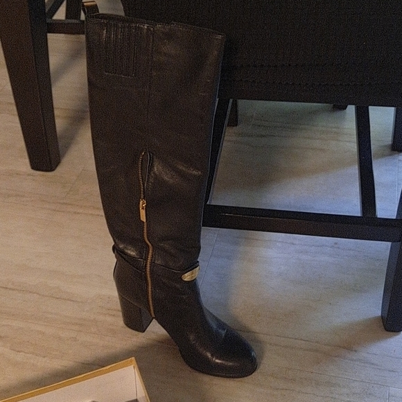 Michael Kors boots - Picture 2 of 2